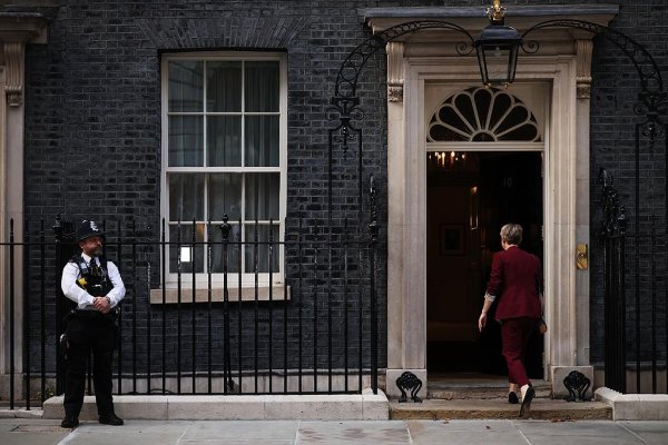 忆融速配 英国首相斯塔默大幅改组内阁
