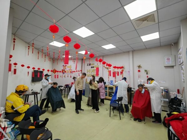 牛达人 鼓励骑手“管闲事”：从歇脚地到建言屋，松江这一街道的爱心驿站有了新功能